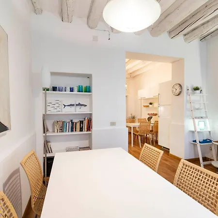 Apartment True *