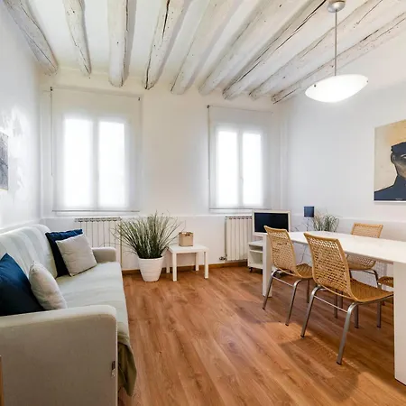Apartment True